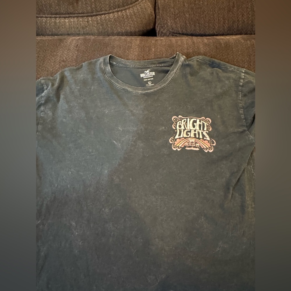 Hollister Men's or Women’s Black Graphic T-Shirt size large black/grey